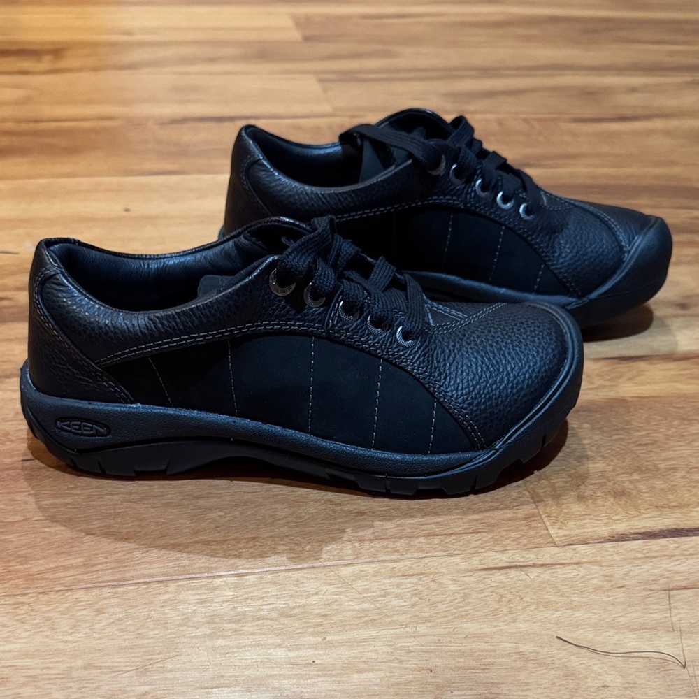 NWT size 7 Keen Presidio Women’s Black Shoes